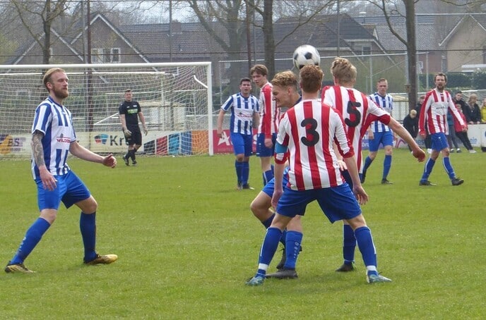 Voetbal: USV verliest van Balkbrug - Foto: Ingezonden foto