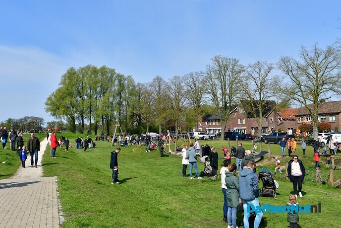 Een prachtige zonnige Koningsdag in Dalfsen - Foto: Johan Bokma