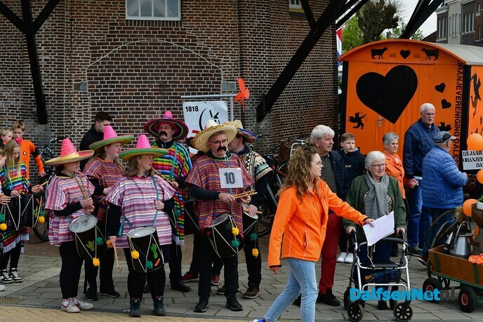 Dalfser Optocht gezien vanaf de trekker - Foto: Johan Bokma