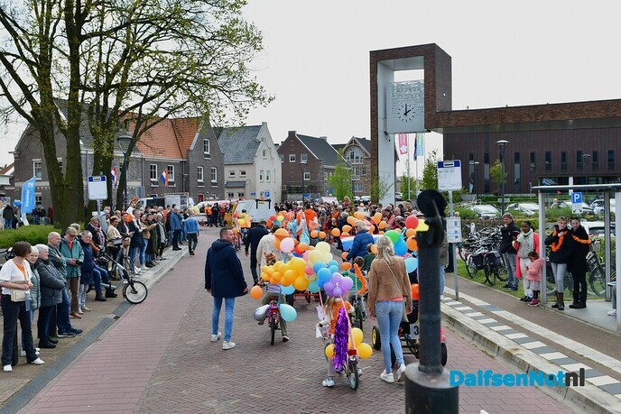 Dalfser Optocht gezien vanaf de trekker - Foto: Johan Bokma