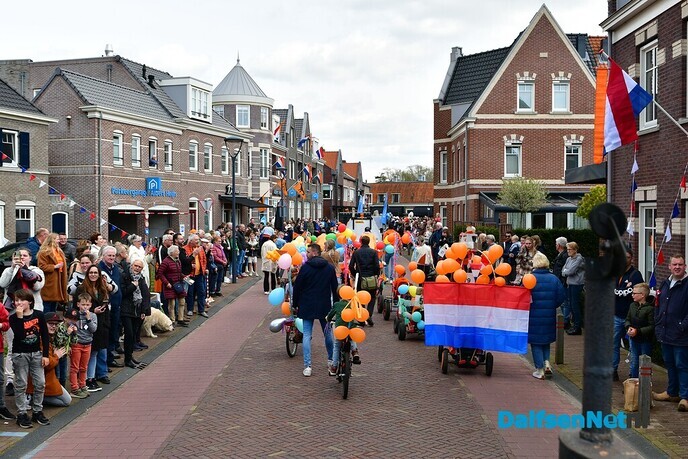 Dalfser Optocht gezien vanaf de trekker - Foto: Johan Bokma