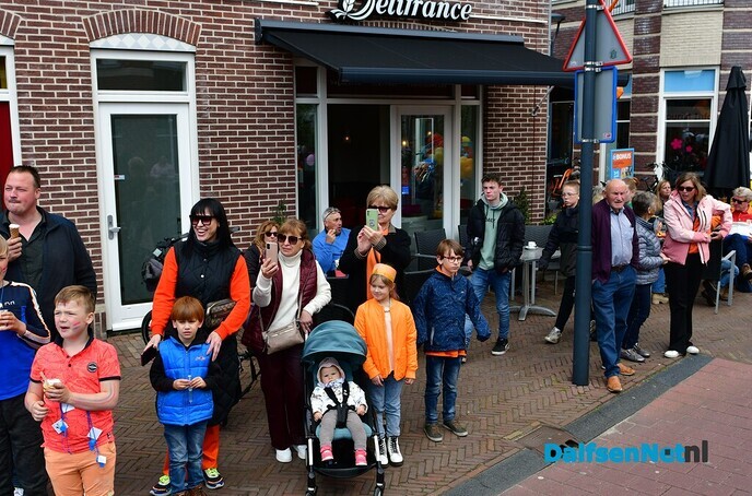 Dalfser Optocht gezien vanaf de trekker - Foto: Johan Bokma