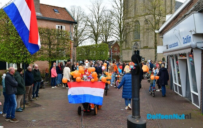 Dalfser Optocht gezien vanaf de trekker - Foto: Johan Bokma