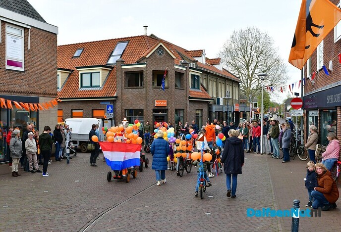 Dalfser Optocht gezien vanaf de trekker - Foto: Johan Bokma
