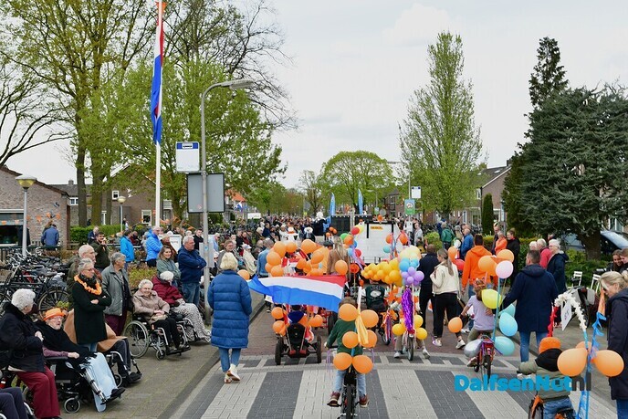 Dalfser Optocht gezien vanaf de trekker - Foto: Johan Bokma