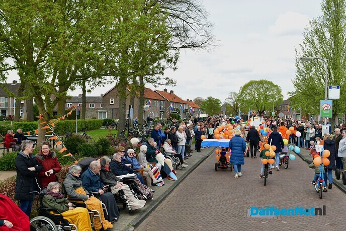 Dalfser Optocht gezien vanaf de trekker - Foto: Johan Bokma