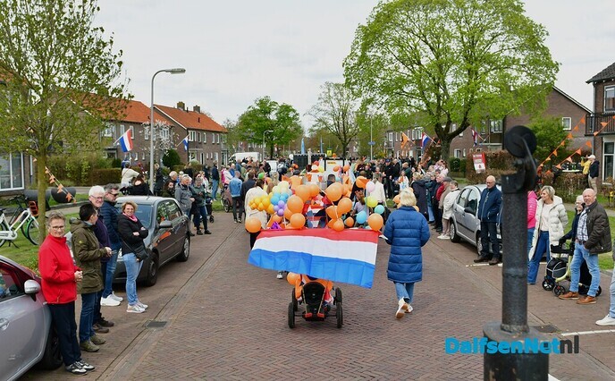 Dalfser Optocht gezien vanaf de trekker - Foto: Johan Bokma