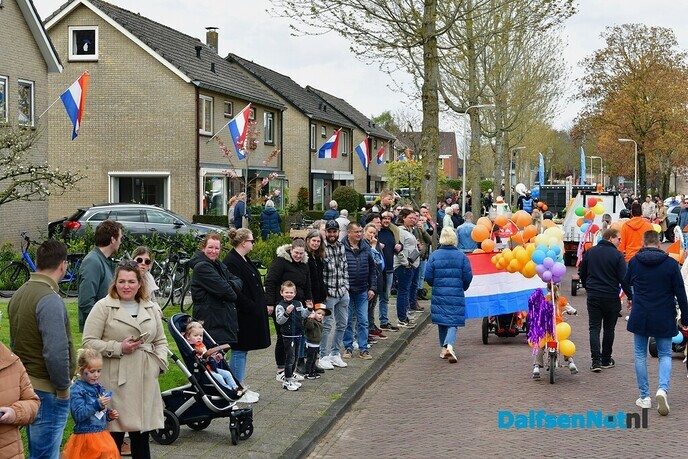 Dalfser Optocht gezien vanaf de trekker - Foto: Johan Bokma