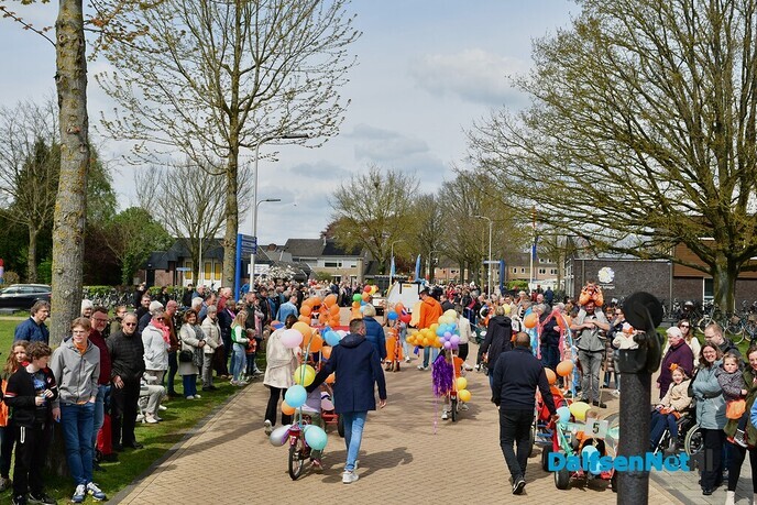 Dalfser Optocht gezien vanaf de trekker - Foto: Johan Bokma