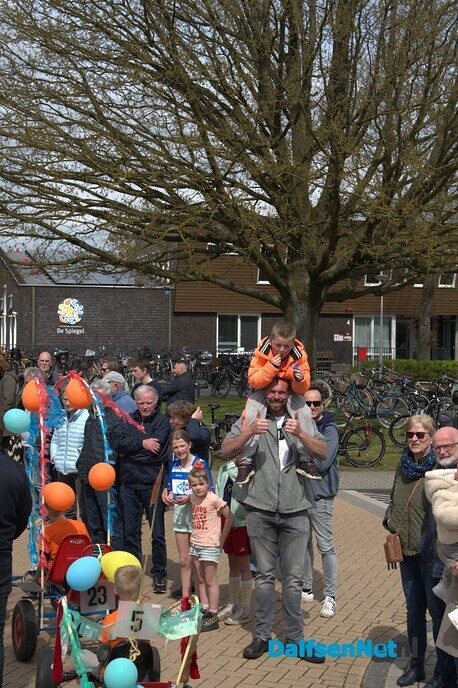 Dalfser Optocht gezien vanaf de trekker - Foto: Johan Bokma