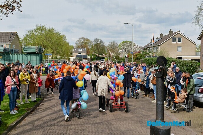 Dalfser Optocht gezien vanaf de trekker - Foto: Johan Bokma