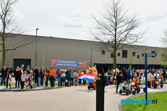 Dalfser Optocht gezien vanaf de trekker - Foto: Johan Bokma