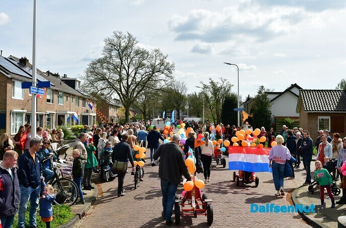Dalfser Optocht gezien vanaf de trekker - Foto: Johan Bokma