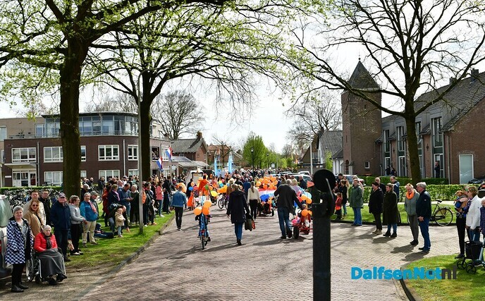 Dalfser Optocht gezien vanaf de trekker - Foto: Johan Bokma