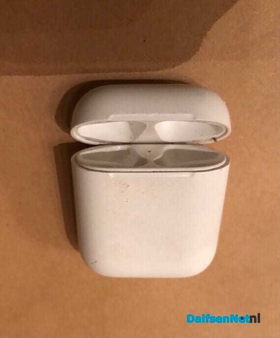 Gevonden oplaadcase AirPods - Foto: Ingezonden foto