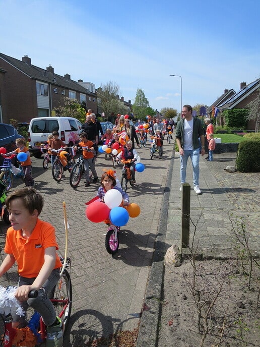 Optocht kinderfietsen Hoonhorst - Foto: Ingezonden foto