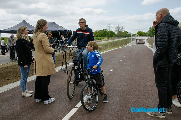 Direct na officiële opening ook al (post)auto’s door Hessentunnel - Foto: Paul Scholten