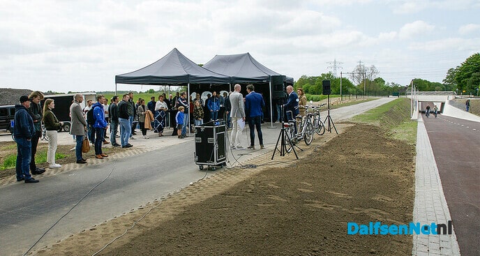 Direct na officiële opening ook al (post)auto’s door Hessentunnel - Foto: Paul Scholten