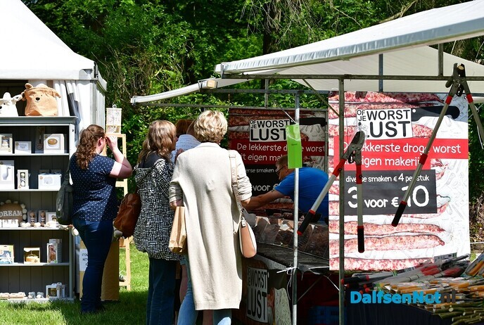 Een gezellige en zonnige 1e dag op de Pinksterfair - Foto: Johan Bokma