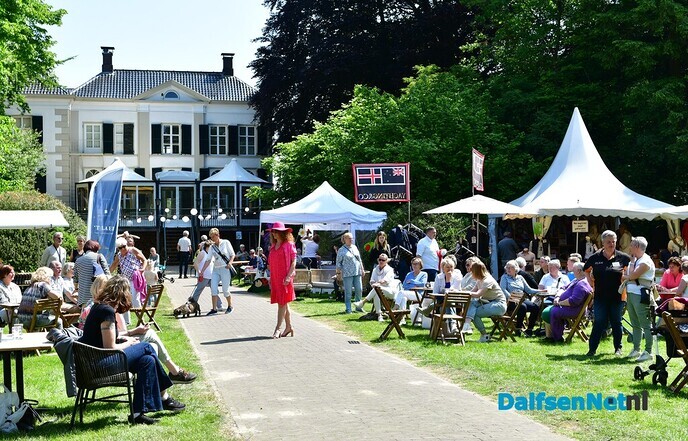 Een gezellige en zonnige 1e dag op de Pinksterfair - Foto: Johan Bokma