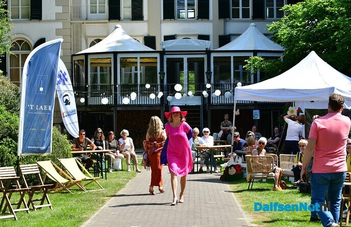 Een gezellige en zonnige 1e dag op de Pinksterfair - Foto: Johan Bokma