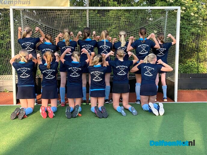 Meiden MO16-2 MHC Dalfsen kampioen - Foto: Ingezonden foto