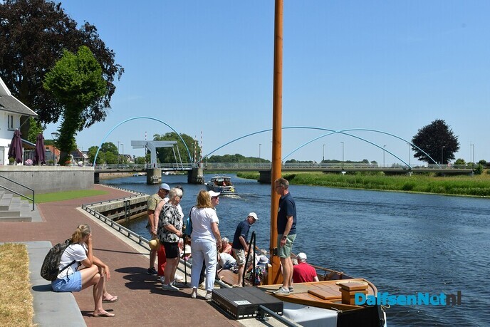 Vaartocht met de Vechtzomp voor patiënten van inloophuis uit Kampen - Foto: Johan Bokma