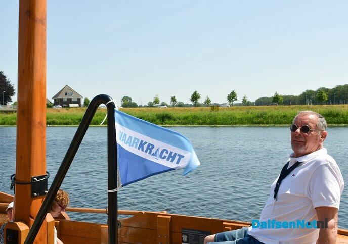 Vaartocht met de Vechtzomp voor patiënten van inloophuis uit Kampen - Foto: Johan Bokma