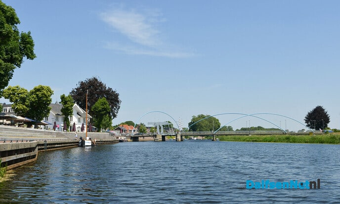 Vaartocht met de Vechtzomp voor patiënten van inloophuis uit Kampen - Foto: Johan Bokma