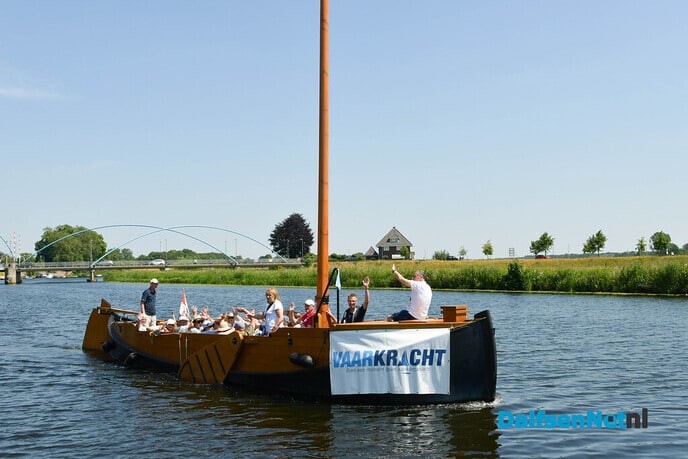Vaartocht met de Vechtzomp voor patiënten van inloophuis uit Kampen - Foto: Johan Bokma