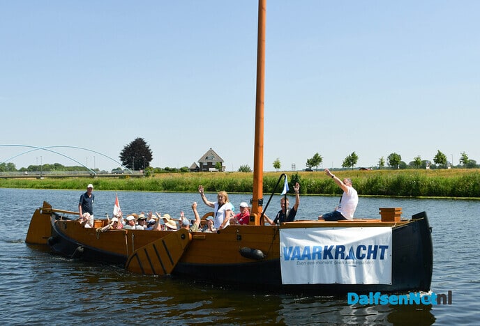 Vaartocht met de Vechtzomp voor patiënten van inloophuis uit Kampen - Foto: Johan Bokma