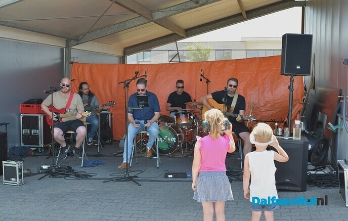 Warme muziek in veel schaduwrijke tuinen een succes - Foto: Johan Bokma