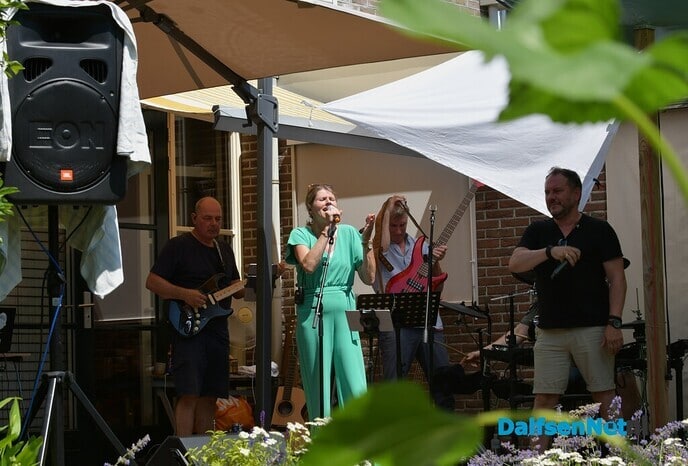 Warme muziek in veel schaduwrijke tuinen een succes - Foto: Johan Bokma