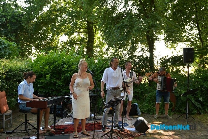 Warme muziek in veel schaduwrijke tuinen een succes - Foto: Johan Bokma