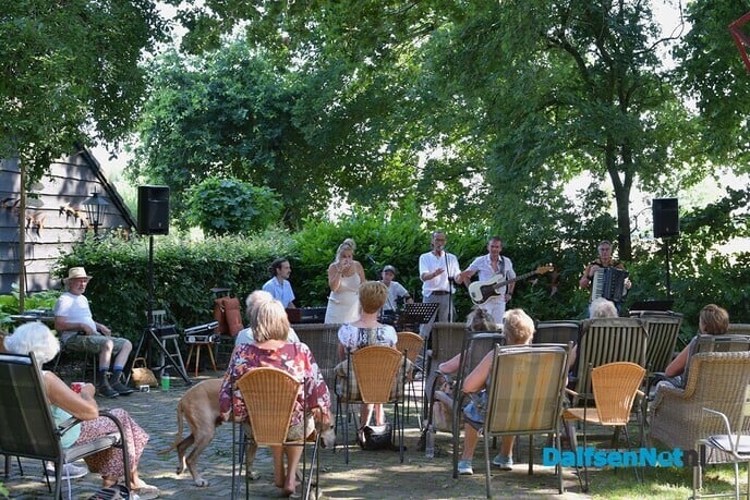 Warme muziek in veel schaduwrijke tuinen een succes - Foto: Johan Bokma