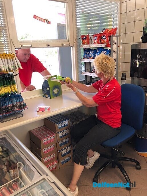 Openluchtzwembaden in gemeente Dalfsen verkopen gezonde snackbox - Foto: Paul Scholten