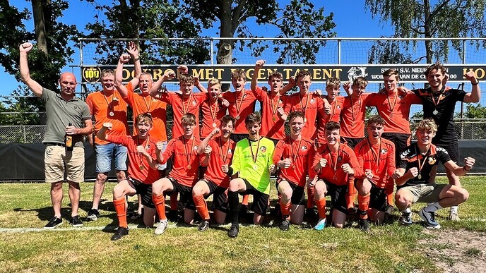 S.V. Nieuwleusen JO15-1 ongeslagen Kampioen - Foto: Ingezonden foto