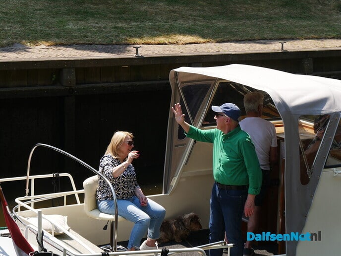 Jannie en André van Duin varen terug voor groep 8 op kamp - Foto: Ingezonden foto
