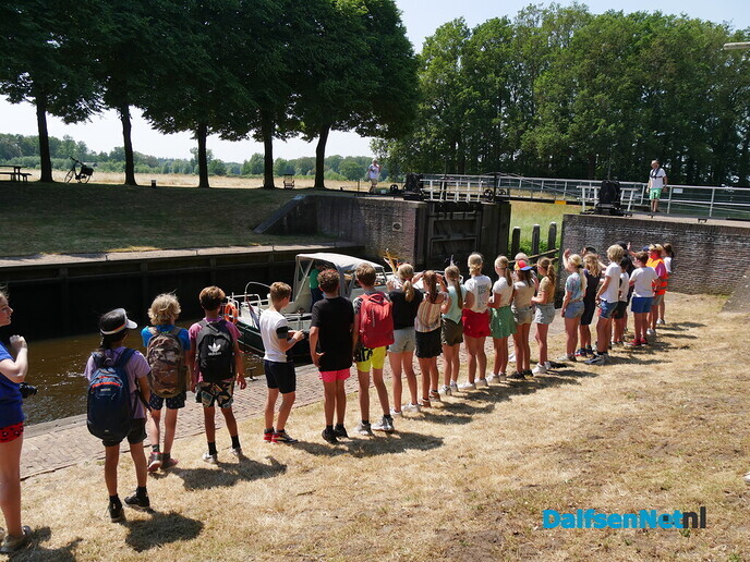 Jannie en André van Duin varen terug voor groep 8 op kamp - Foto: Ingezonden foto