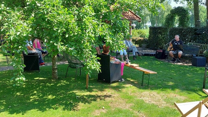 Warme muziek in veel schaduwrijke tuinen een succes - Foto: Eigen geleverde foto