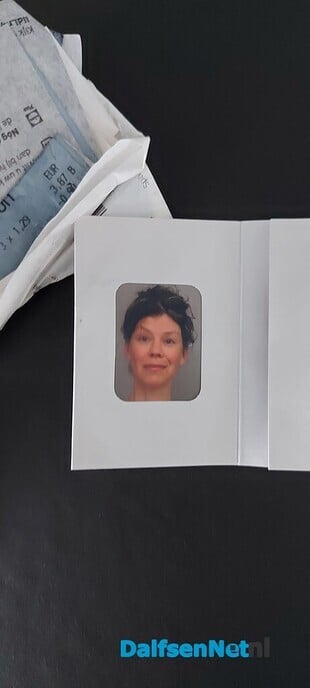 Gevonden pasfoto’s met papieren - Foto: Ingezonden foto