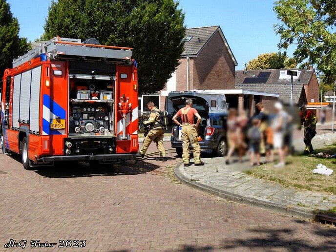 Personenauto vat vlam op de hoek Terculenstraat / Nieuwe uitleg.