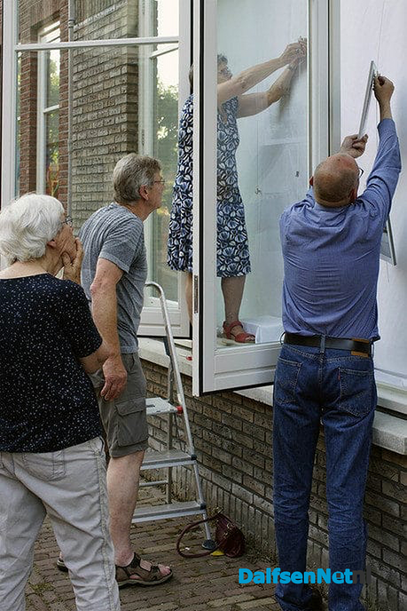 Kunstenaars willen exposeren in vitrines Albert Heijn Dalfsen - Foto: Paul Scholten