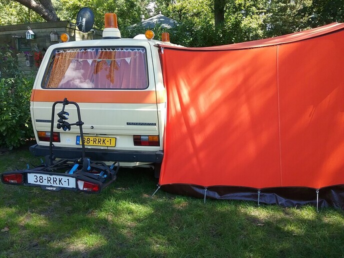 Authentiek Busje op nostalgische camping - Foto: Ingezonden foto