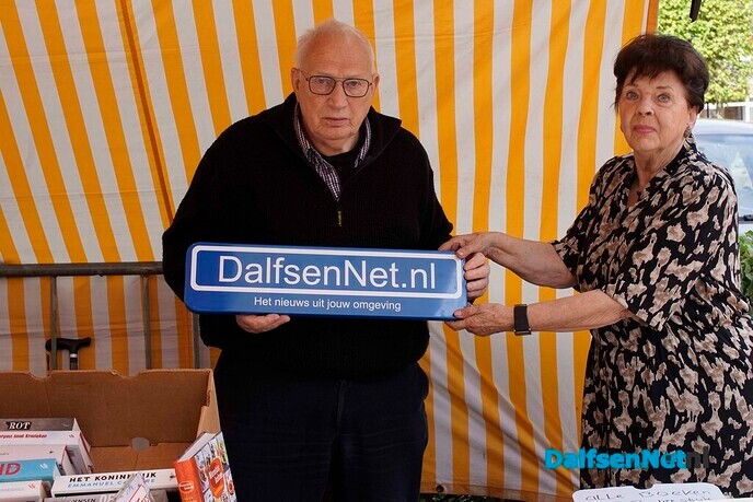Foto’s met bordje DalfsenNet tijdens derde Blauwe Bogendag (deel 1) - Foto: Paul Scholten
