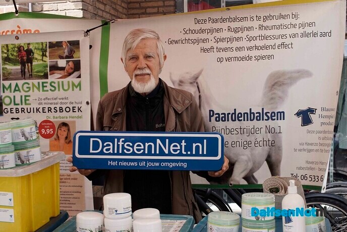 Foto’s met bordje DalfsenNet tijdens derde Blauwe Bogendag (deel 1) - Foto: Paul Scholten