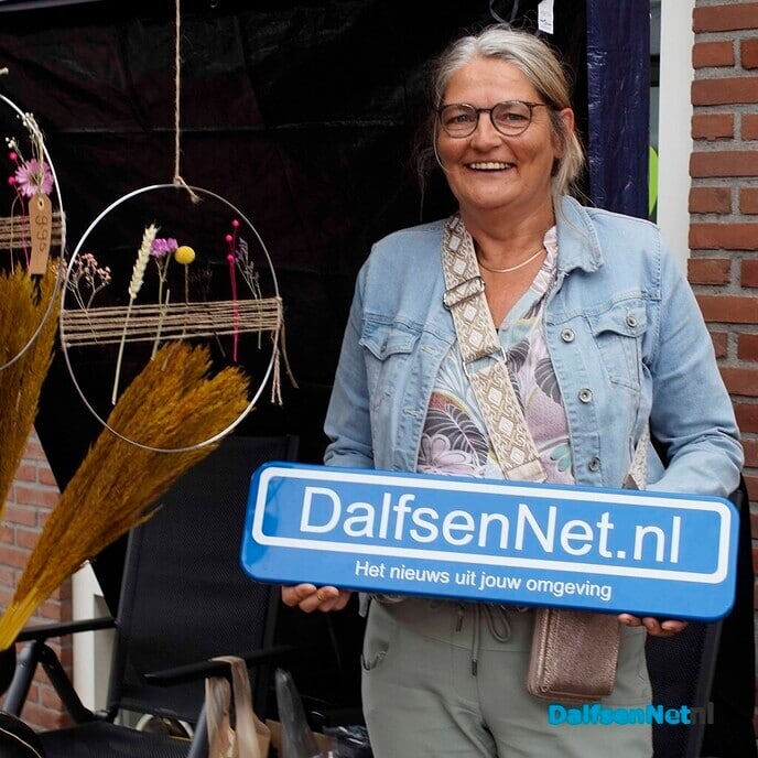 Foto’s met bordje DalfsenNet tijdens derde Blauwe Bogendag (deel 1) - Foto: Paul Scholten
