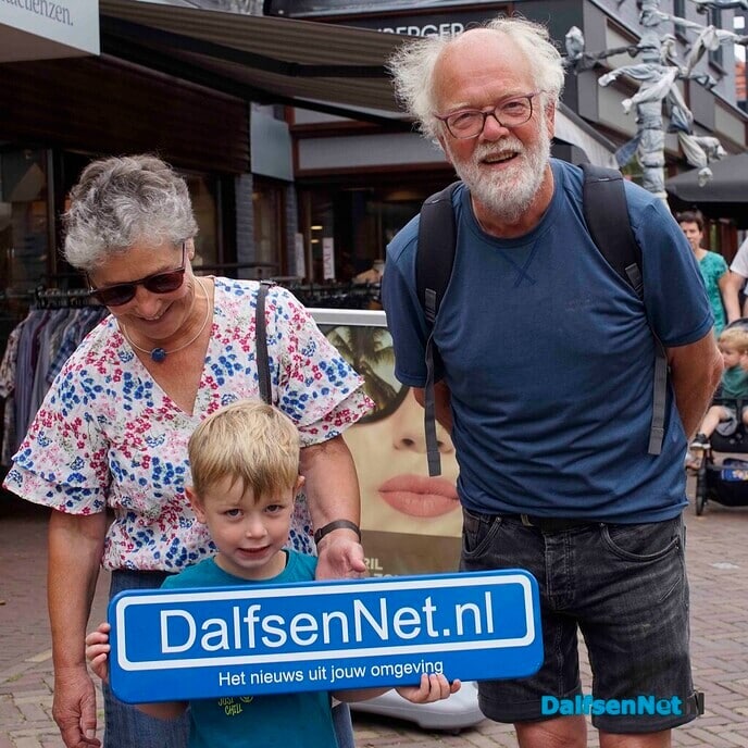 Drie keer foto met bordje DalfsenNet - Foto: Paul Scholten