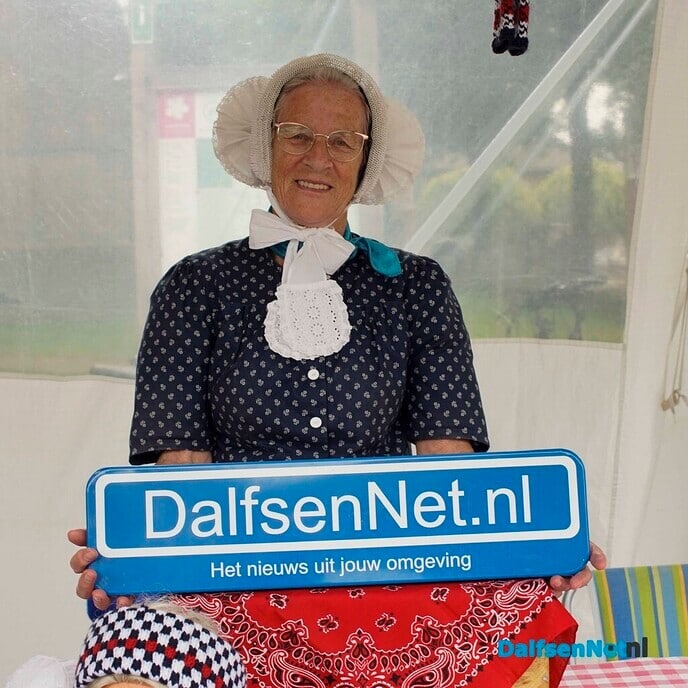 Drie keer foto met bordje DalfsenNet - Foto: Paul Scholten