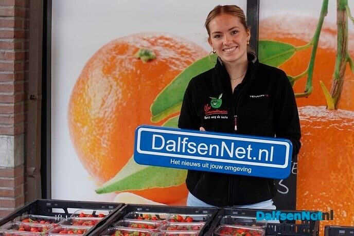 Foto’s met bordje DalfsenNet tijdens derde Blauwe Bogendag (deel 2) - Foto: Paul Scholten